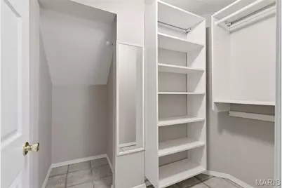 957 N Spoede Road, Creve Coeur, MO 63146 - Photo 21