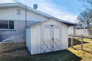 2325 Grassland Dr, Florissant, MO 63033 - Photo 27