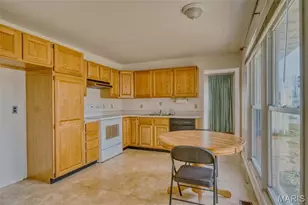 2325 Grassland Dr, Florissant, MO 63033 - Photo 5