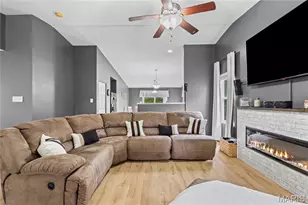 2664 Shorewood Dr, Florissant, MO 63031 - Photo 7