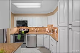 705 Lofty Point Dr, Ballwin, MO 63021 - Photo 17