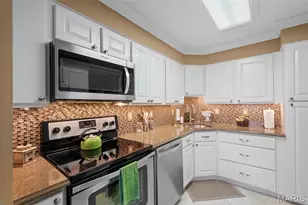 705 Lofty Point Dr, Ballwin, MO 63021 - Photo 19