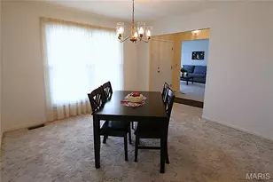 817 Green Ridge Ln, Saint Peters, MO 63376 - Photo 5