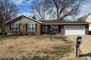 817 Green Ridge Ln, Saint Peters, MO 63376 - Photo 1