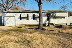 9720 Gloucester Dr, Bellefontaine Neighbors, MO 63137 - Photo 1