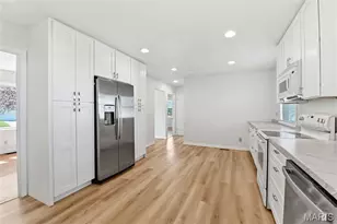 613 Jasmin Dr, Kirkwood, MO 63122 - Photo 7