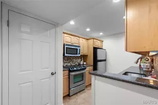 1423 Peacock Ln, Brentwood, MO 63144 - Photo 9