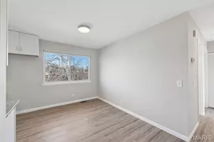 1077 Dawn Valley Dr, Maryland Heights, MO 63043 - Photo 5