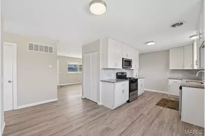 1077 Dawn Valley Drive, Maryland Heights, MO 63043 - Photo 7