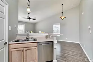 21 Homefield Gardens Dr, O'Fallon, MO 63366 - Photo 9