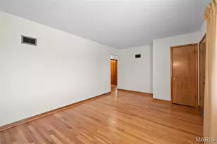 211 Southampton Dr, Saint Louis, MO 63125 - Photo 9