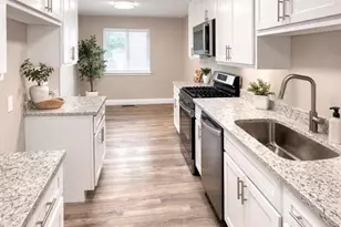 11072 Galaxy Dr, Maryland Heights, MO 63043 - Photo 3