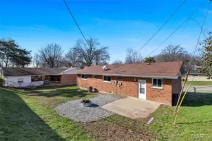 10508 Scotland Dr, Saint Louis, MO 63114 - Photo 35