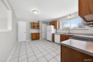 460 Wren Dr, Florissant, MO 63031 - Photo 17