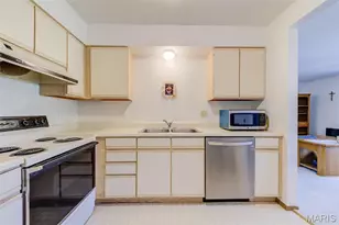 12069 Autumn Lakes Dr, Maryland Heights, MO 63043 - Photo 17
