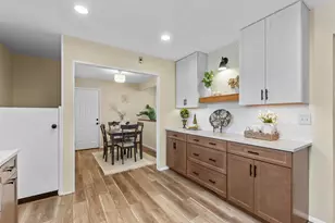 642 Laven Del Ln, Kirkwood, MO 63122 - Photo 7