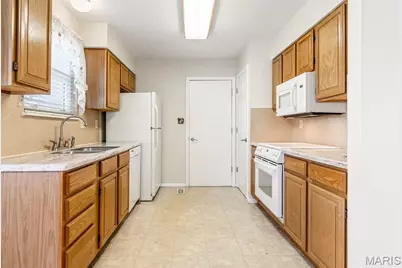 3126 Autumn Trace Drive, Maryland Heights, MO 63043 - Photo 9