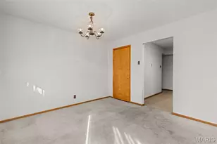 10556 Crecelius Dr, Saint Louis, MO 63123 - Photo 7