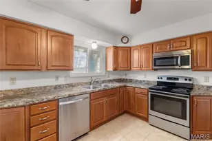 10556 Crecelius Dr, Saint Louis, MO 63123 - Photo 15