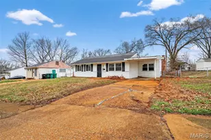 7809 Ellington Dr, Saint Louis, MO 63121 - Photo 3