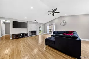 2933 Emerald Bend Ct, Saint Louis, MO 63129 - Photo 3