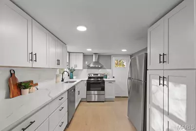 3221 Suncrest Avenue, Saint Louis, MO 63114 - Photo 15