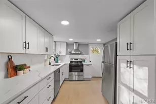 3221 Suncrest Ave, Saint Louis, MO 63114 - Photo 15