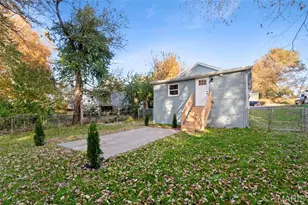 3221 Suncrest Ave, Saint Louis, MO 63114 - Photo 19