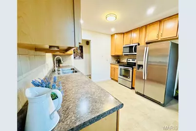 9932 Heatherton Drive, Saint Louis, MO 63123 - Photo 13