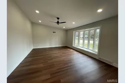 26 Castle Drive, Florissant, MO 63034 - Photo 7