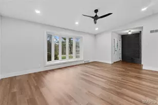 26 Castle Dr, Florissant, MO 63034 - Photo 7