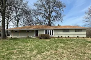 26 Castle Dr, Florissant, MO 63034 - Photo 1