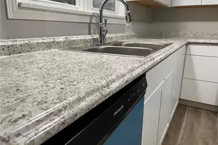 406 Maiden Ln, Cuba, MO 65453 - Photo 5