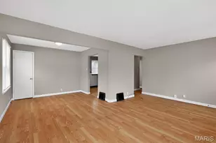 1128 Grenshaw Dr, Saint Louis, MO 63137 - Photo 7