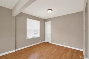 1128 Grenshaw Dr, Saint Louis, MO 63137 - Photo 9