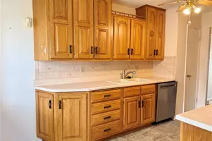 2210 Spoonwood Ln, Saint Louis, MO 63033 - Photo 9