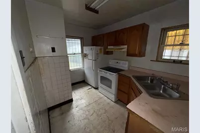 8249 Appleton Drive, University City, MO 63132 - Photo 5