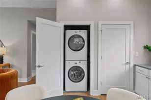 46 Carriage Ln, Saint Louis, MO 63108 - Photo 15