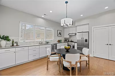 46 Carriage Lane, Saint Louis, MO 63108 - Photo 11