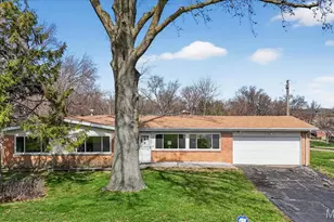 6 Nassau Cir, Creve Coeur, MO 63146 - Photo 1