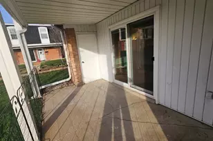 1672 Herault Pl, Saint Louis, MO 63125 - Photo 9