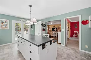 3067 Crystal Lake Dr, Saint Louis, MO 63129 - Photo 9