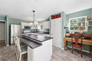 3067 Crystal Lake Dr, Saint Louis, MO 63129 - Photo 11