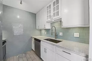 835 Lilybud Ct, Ballwin, MO 63011 - Photo 9