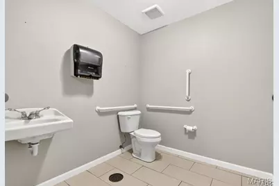 560 N Jefferson Street, Florissant, MO 63031 - Photo 7