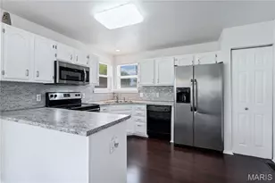 1860 Chateau Du Mont Dr, Florissant, MO 63031 - Photo 7