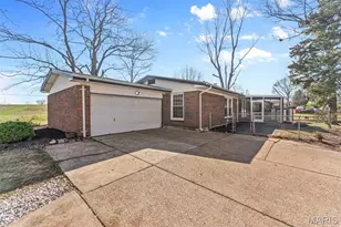 2185 Pohlman Rd, Florissant, MO 63033 - Photo 5