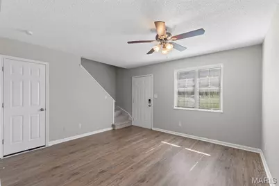 8825 Wrenwood Lane, Brentwood, MO 63144 - Photo 5