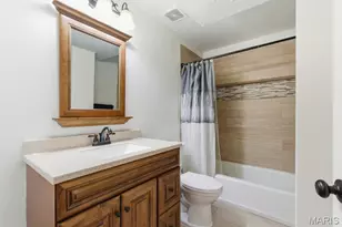 211 Cheval Square Dr, Chesterfield, MO 63005 - Photo 35