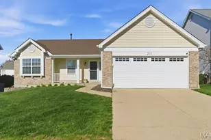 211 Cheval Square Dr, Chesterfield, MO 63005 - Photo 1
